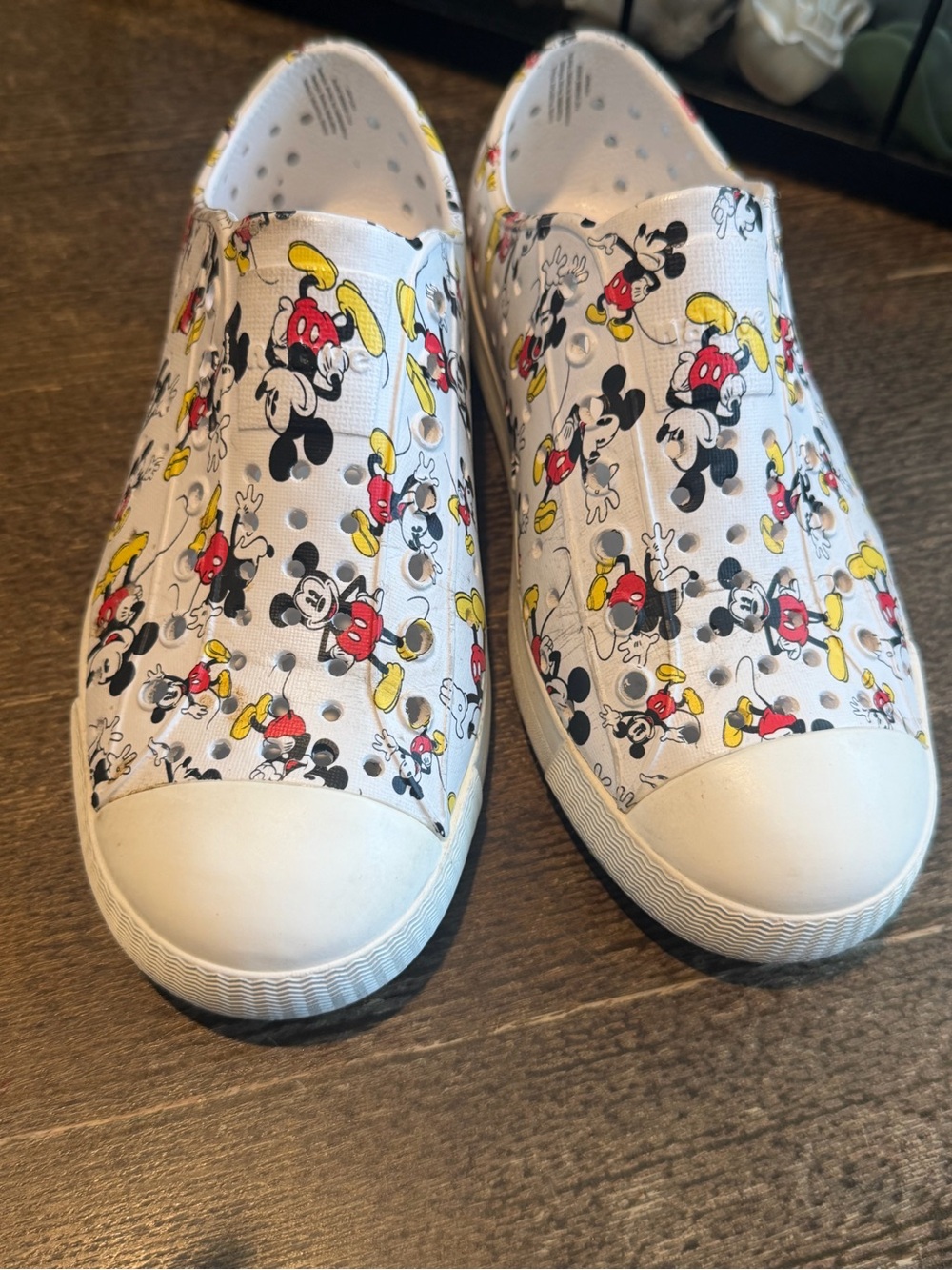 Native for Disney Mickey Mouse Kids White Slip-On Shoes J1
